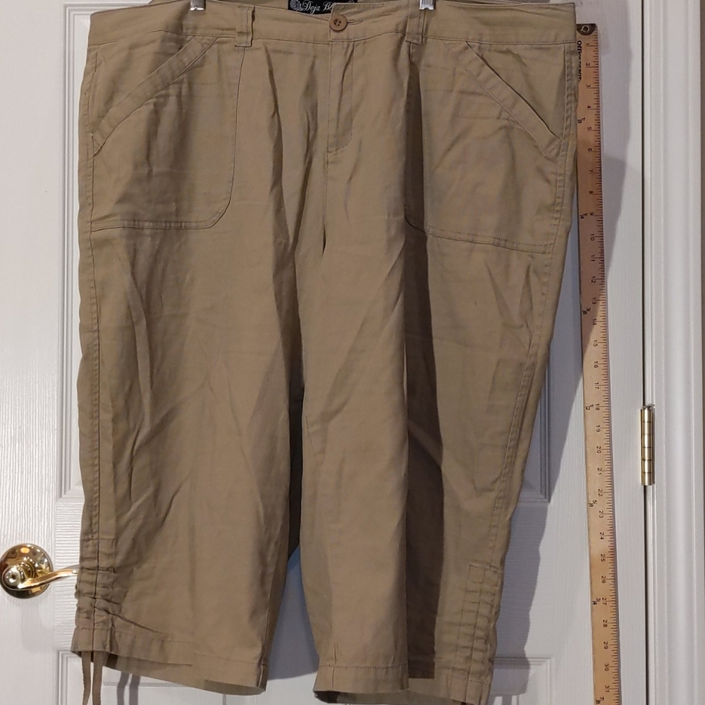 Plus size 24 tan khaki crop capri pants deja bleu